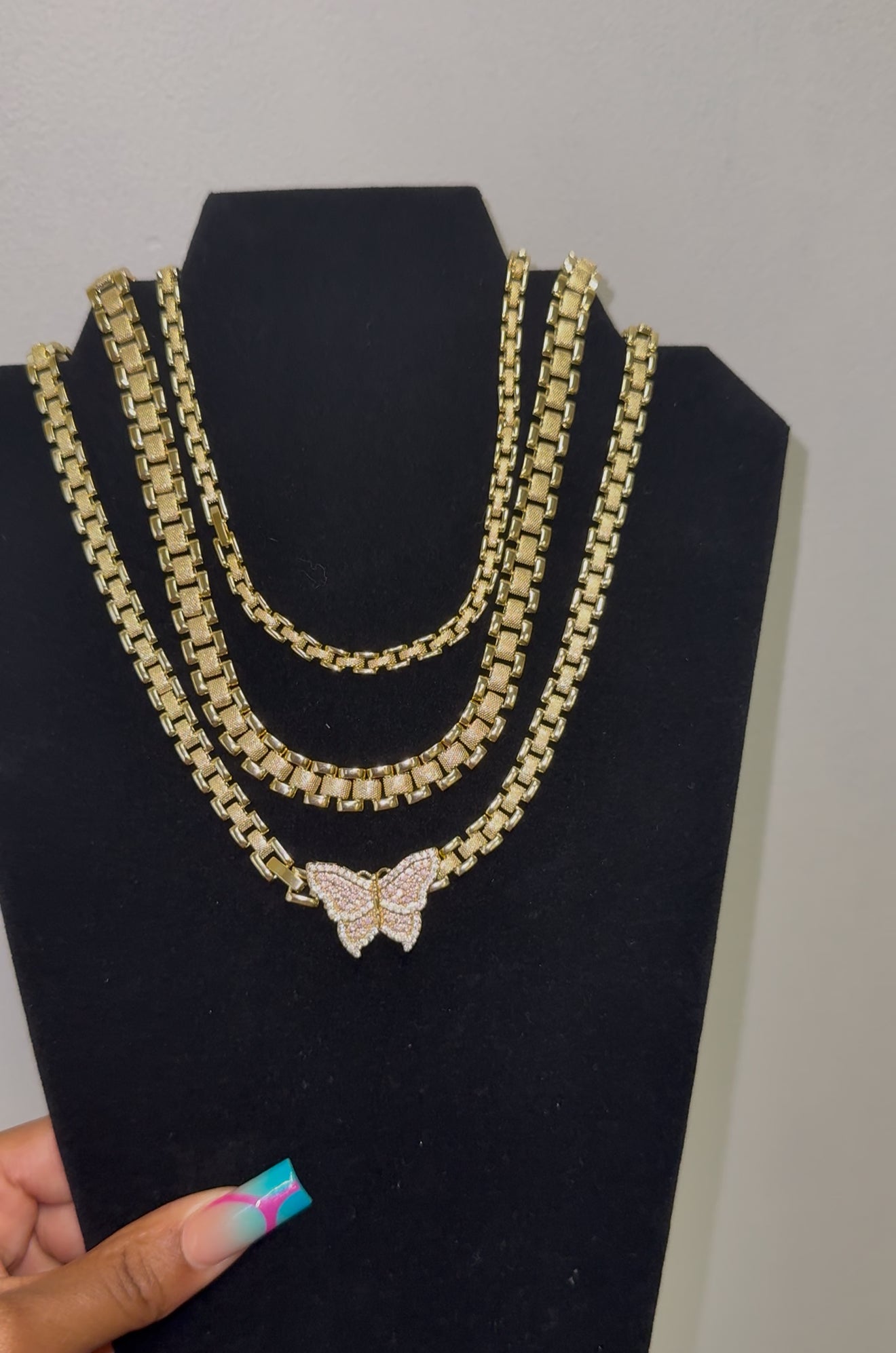 R Link Necklace